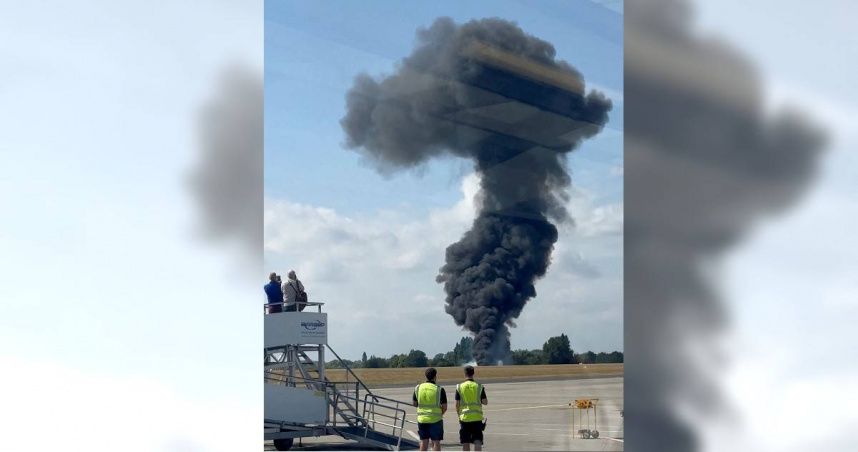 英國紹德森機場小型客機墜毀爆炸　現場火勢沖天「航班大亂」