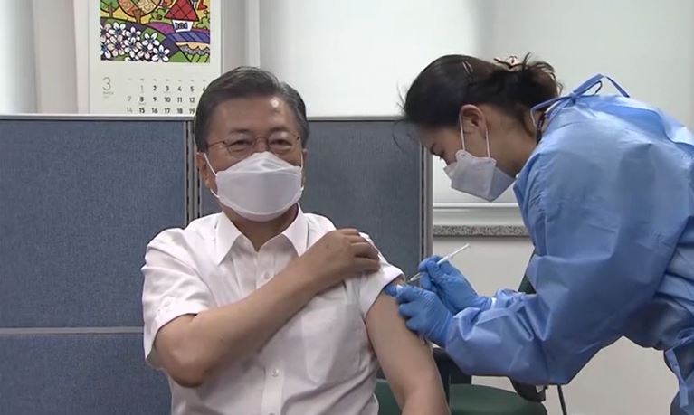 六月出訪英國前 南韓總統接種AZ疫苗