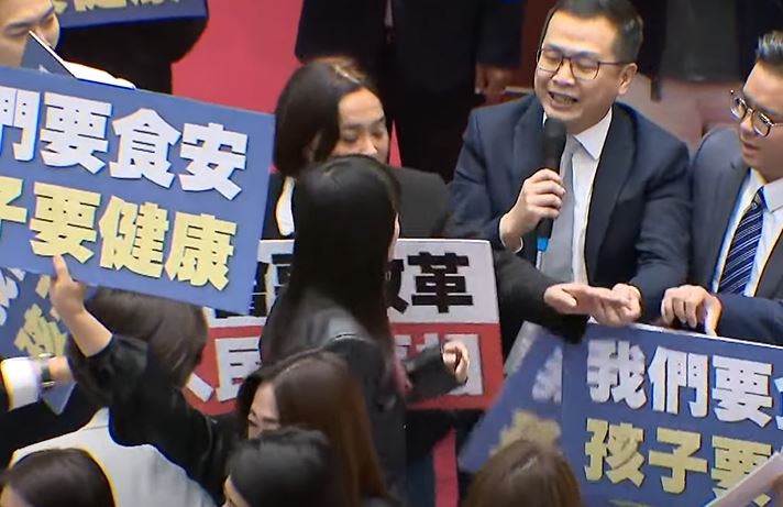 快新聞／議場能否帶麥克風洪孟楷稱「要再協商」　吳沛憶驚呆：助長歪風！