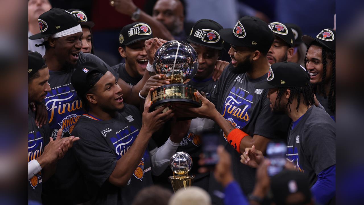 NBA(影)／尼克奪冠穩了？連教宗都豎大拇指比讚加油！影片網上瘋傳球迷超開心
