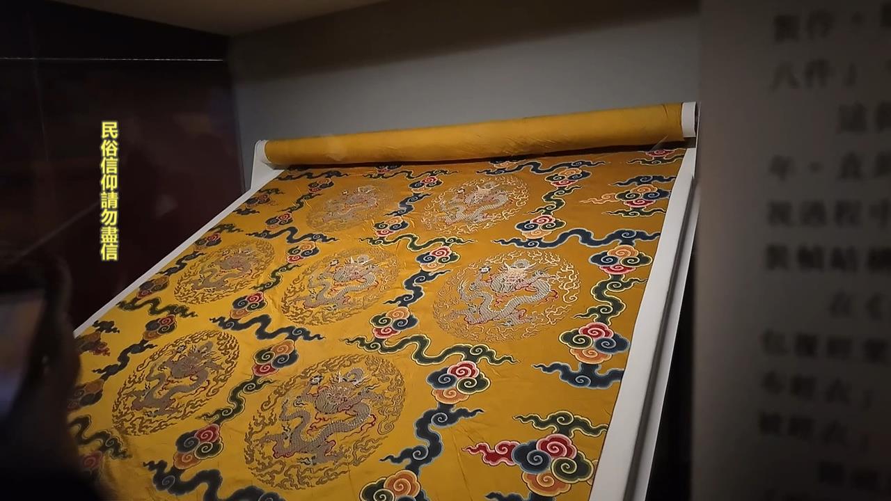 翠玉白菜失寵啦! 人潮為看龍藏經排3小時　故宮將祭新管制