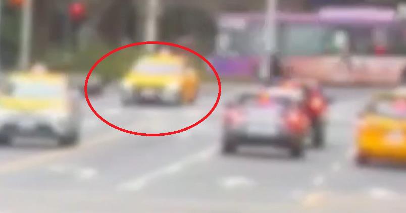 快新聞／計程車疑違規左轉猛撞機車！　22歲女騎士當場「噴飛10公尺」傷重不治