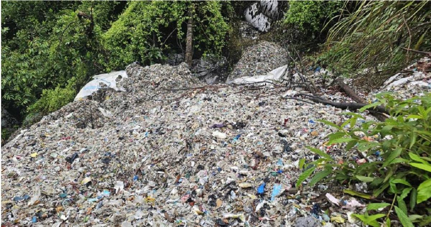 「環保蟑螂」又來了？宜蘭三清宮旁山坡地遭偷倒數十噸事業廢棄物