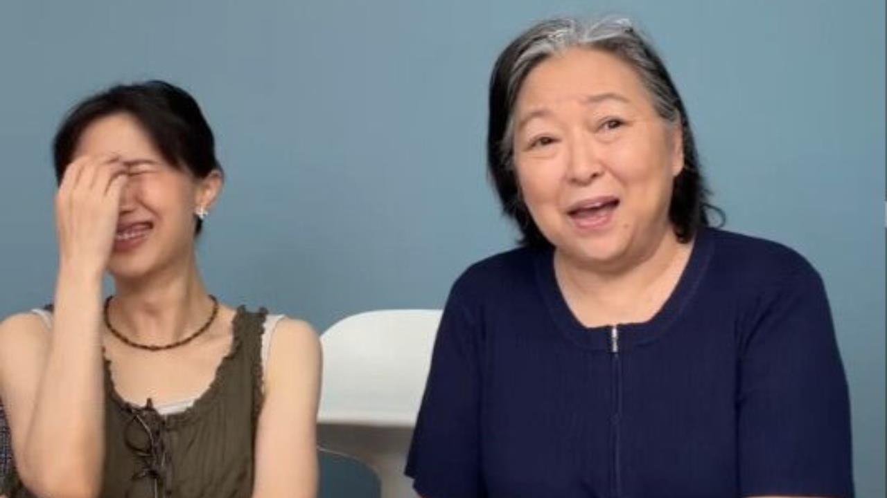 方芳爆費玉清親姊「肩帶滑落大走光」！演出到一半「渾圓掉出來」她1舉動讓全場笑倒