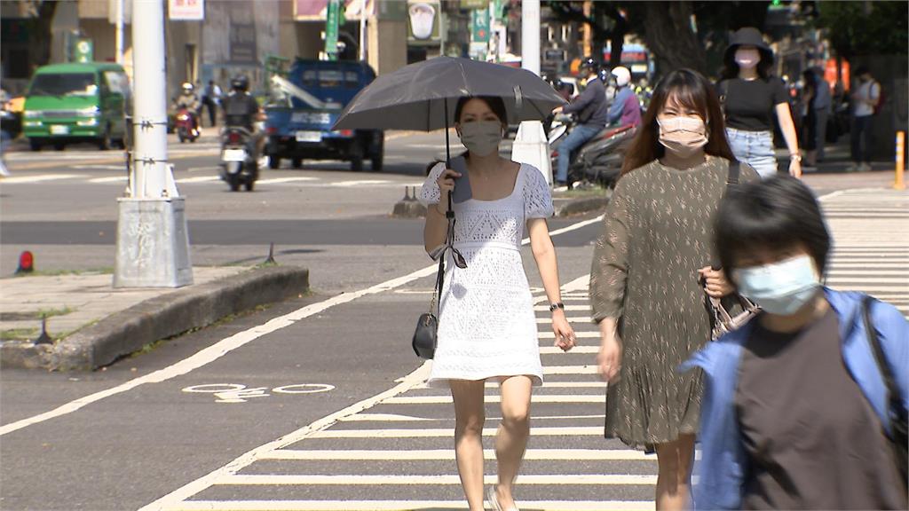 今年會很熱！鄭明典PO一圖「整片火紅」示警海溫異常：很可能是新常態