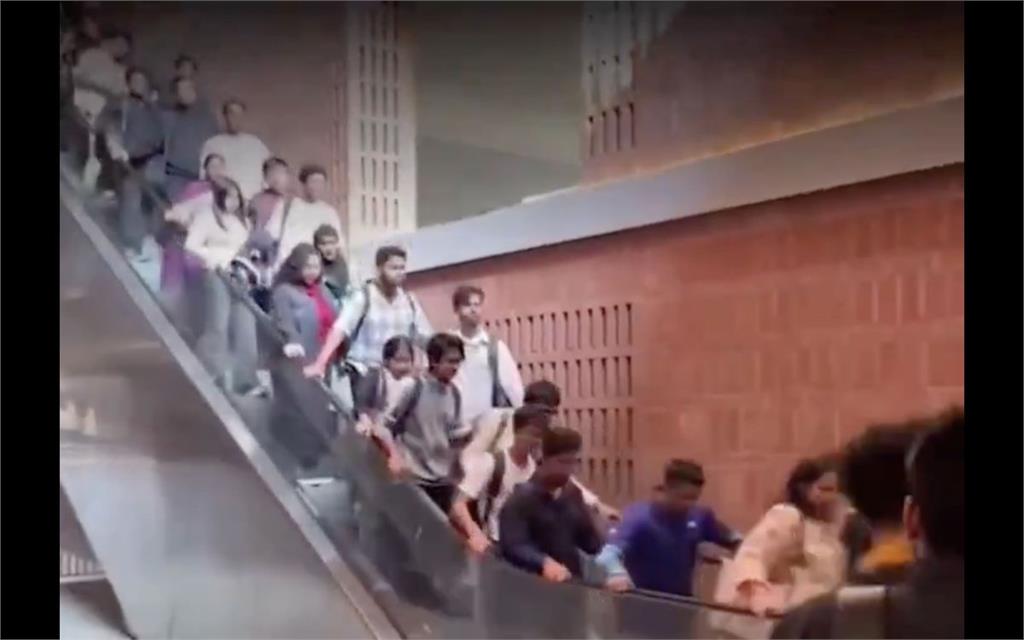 電梯變跳樓機?大學手扶梯暴走 失控加速狂衝