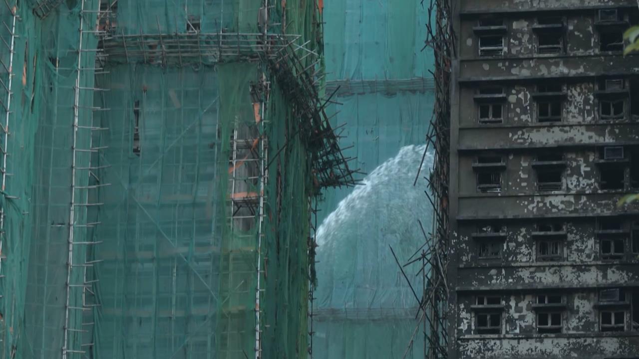 宏福苑大火128死仍200失聯　消防逐戶搜索盼有好消息