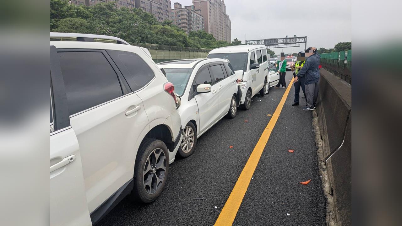 快新聞／國3三鶯段「9車連環撞」！回堵4公里畫面曝光