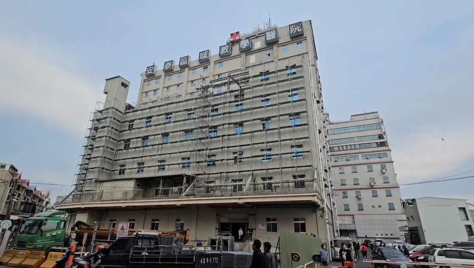 快新聞／安泰醫院大火釀9死悲劇！違建率超過3300％　今強制拆除畫面曝光