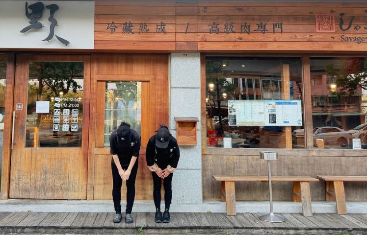 KID「野人火鍋」再關一家、店員鞠躬道謝　行家點出關鍵：人力短缺成致命傷