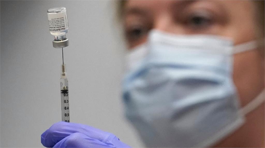 FDA授權65歲以上打輝瑞加強劑 等待CDC表決