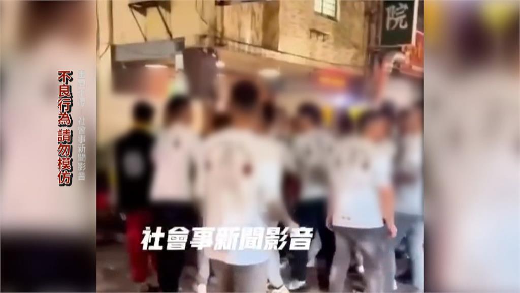 疑停車糾紛爆衝突！　北港媽遶境白衣人大亂鬥