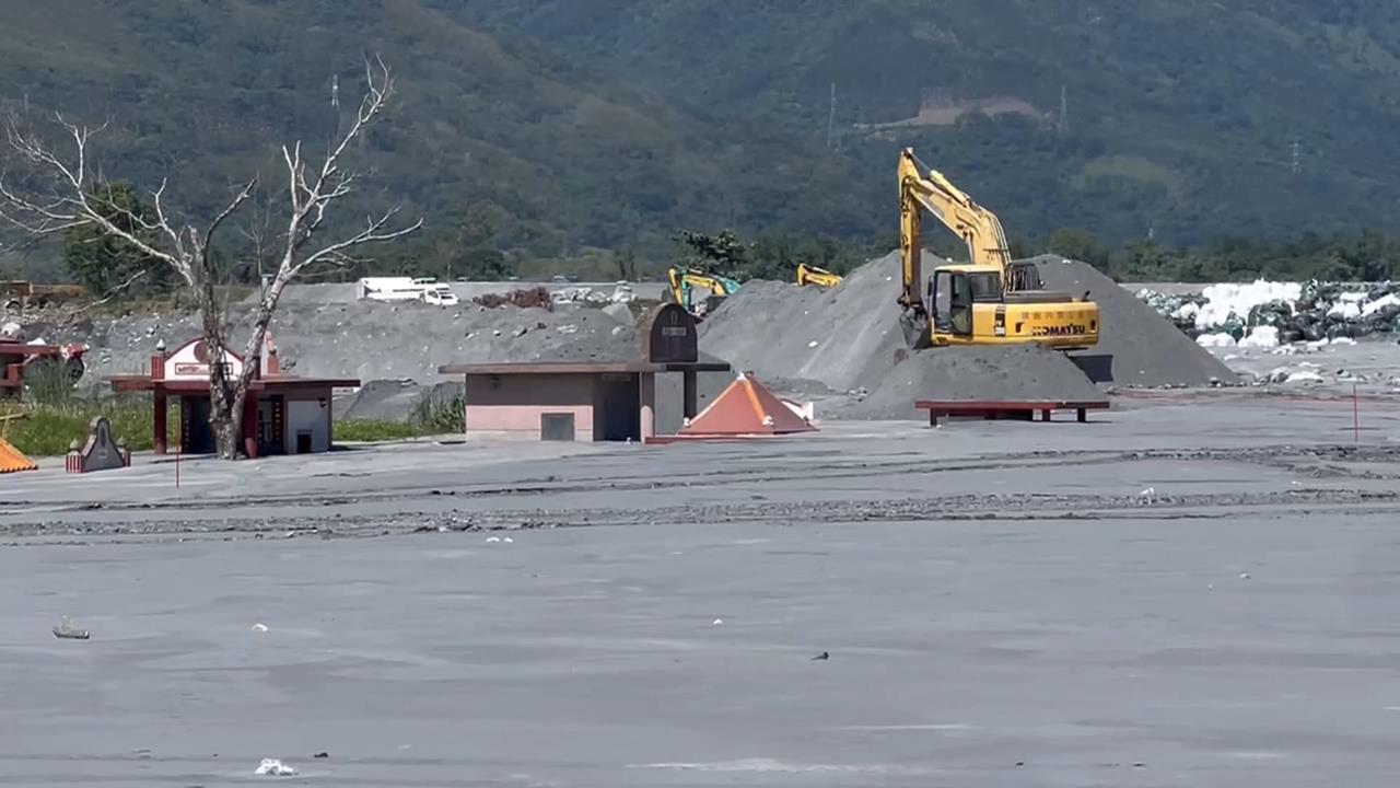 花蓮光復公墓慘淹！　災民自行清理盼縣府援助