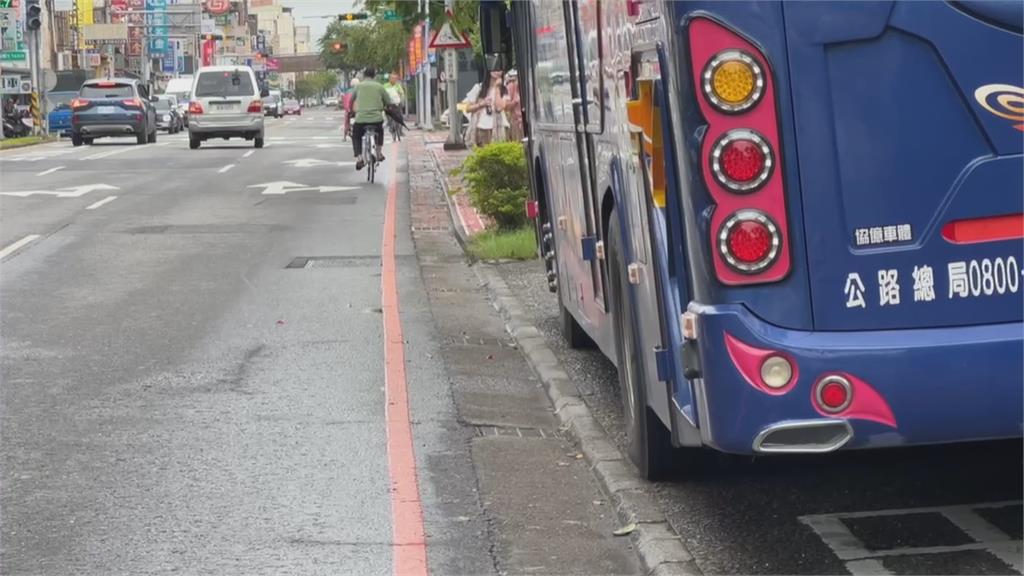 臨停變占用壓縮行人空間　遊覽車長期停放臨停車格無法可罰