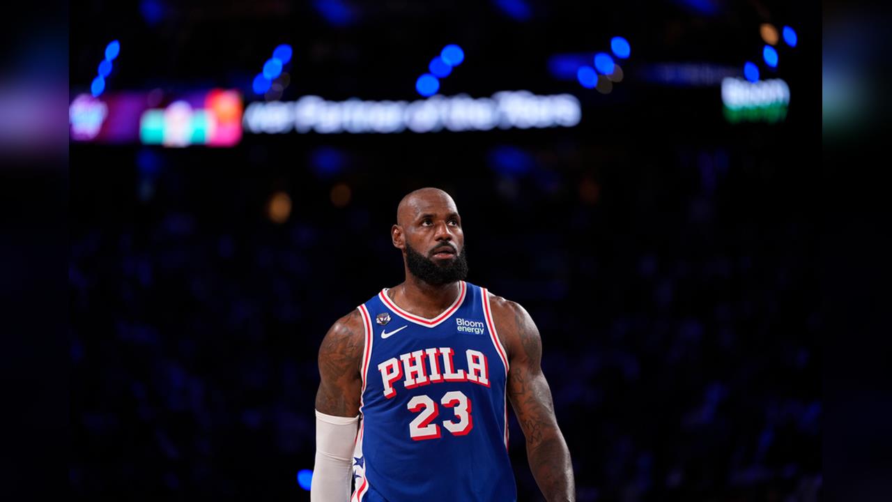 NBA/41歲「詹皇」披七六人戰袍首度缺陣!傷勢原因出爐