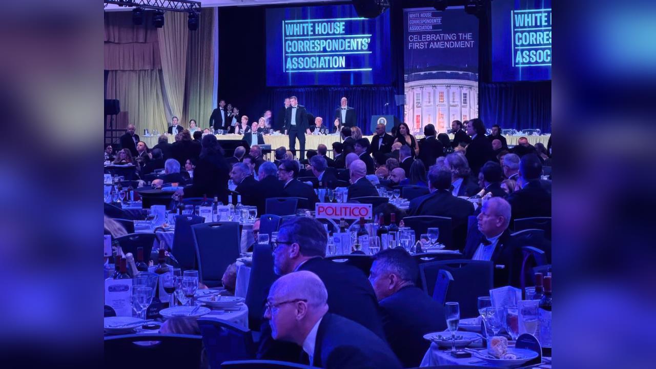 快新聞／白宮記者晚宴傳槍響「槍手遭制伏」！川普讚特勤局表現出色：讓活動繼續進行