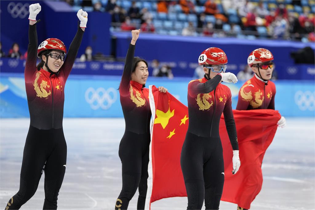 冬奧／中國隊首金過程充滿爭議　外媒細數比賽問題：最終可能被判失格