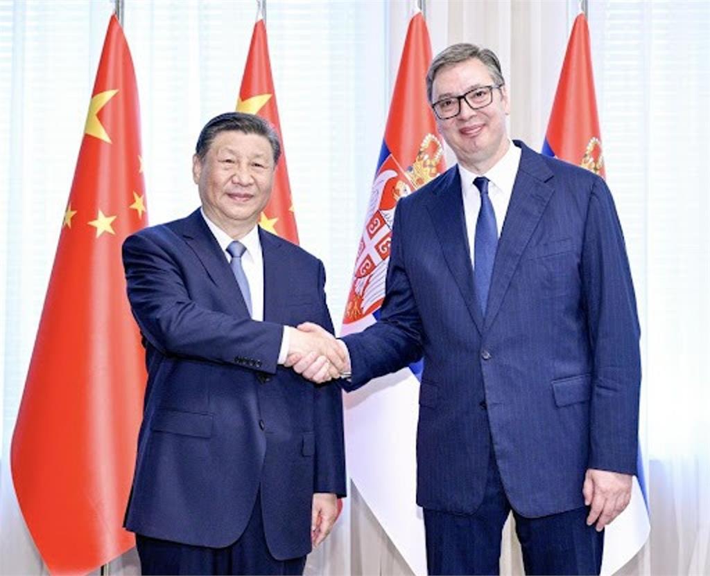 習近平好友塞爾維亞總統惹民怨！中共工程品質壓死15人　上萬民眾擠爆街頭抗議