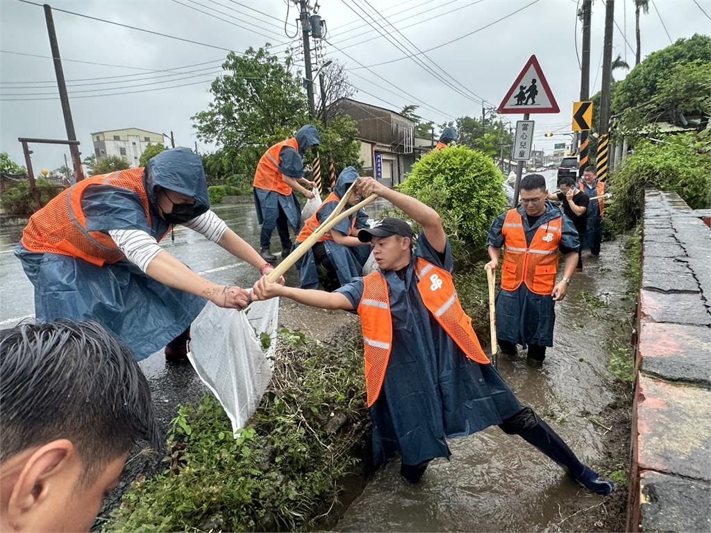快新聞/志工隊挺進台南救災 民進黨公布專線、設立物資媒合中心