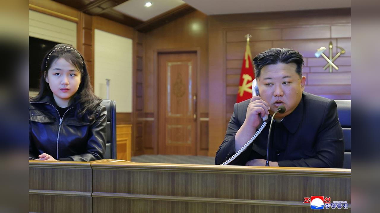 快新聞／接班動作頻頻？金正恩領金主愛觀摩飛彈試射　平壤馬拉松突取消