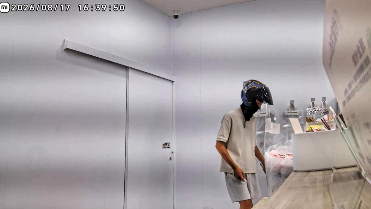 獨／店內打翻飲料！兩少年聯繫老闆自行清理　網友大讚：天使客人
