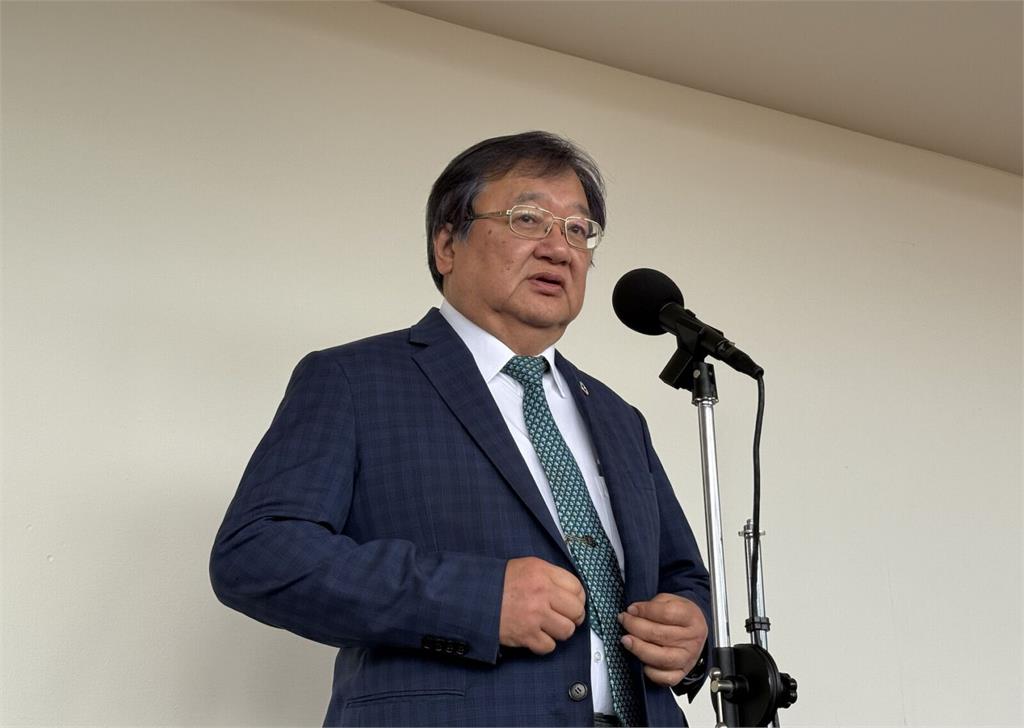 新冠大爆發恐釀「二次急診壅塞」？   衛福部長曝可能性