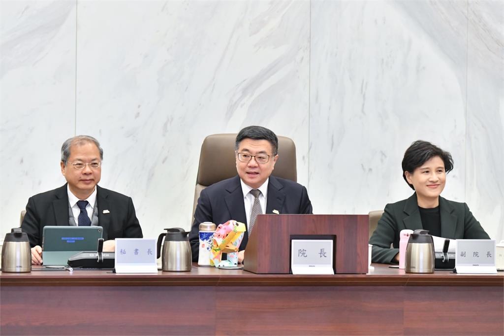 快新聞／藍白指「聯合服務中心」淪酬庸單位　行政院反擊：服務成績「有目共睹」！