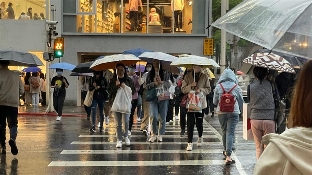 快新聞／連假出遊要帶傘！　4縣市大雷雨轟炸