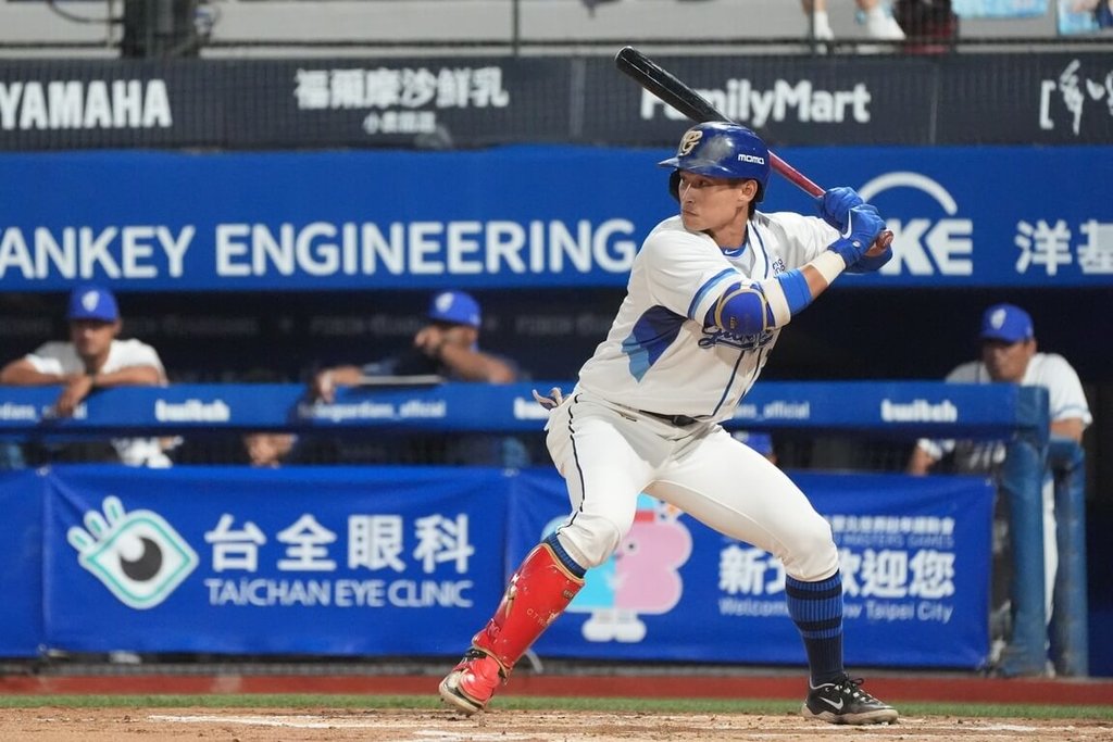 王正棠回一軍首戰敲2安　賽後特守適應燈光