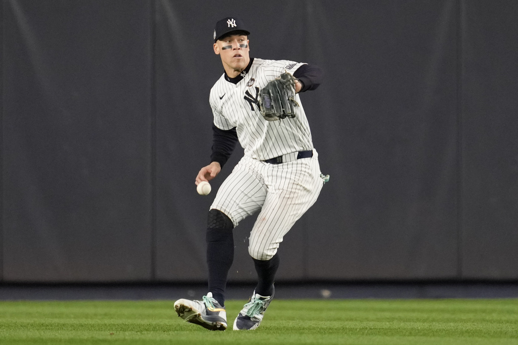 MLB(影)/世界大賽G5兩大關鍵球結標 賈吉「抓了波」失誤球破百萬台幣落槌