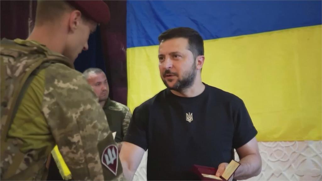 烏克蘭國防部長換人！澤倫斯基行程不變　繼續前往前線慰問士兵