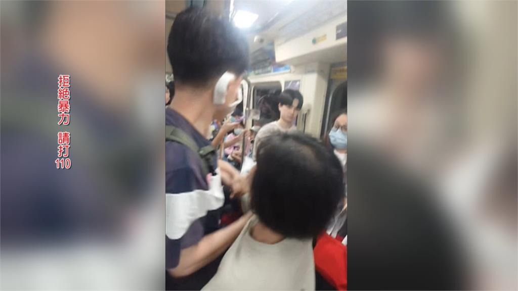包包不小心打到！2婦開扁　北捷車廂內「上演全武行」
