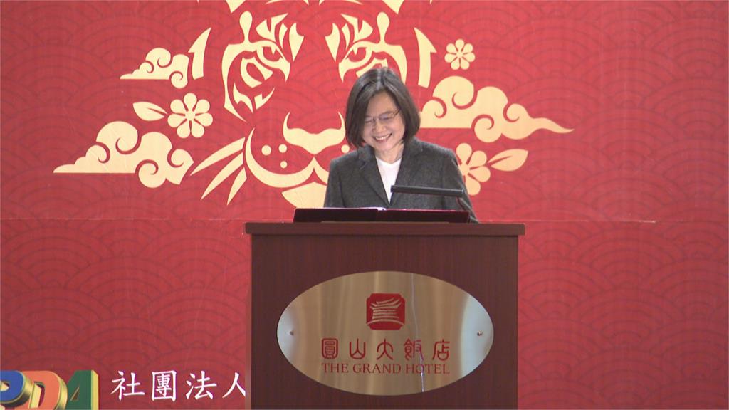 出席內科聯歡晚會　蔡總統替員工喊：加年終