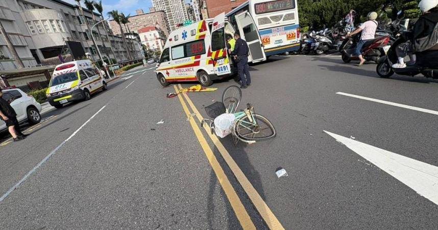 新店單車撞機車釀2死!34歲男到院意識清醒突「搶救不治」 父親難接受