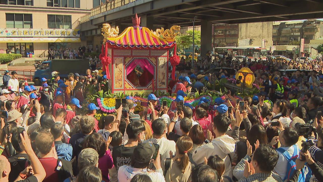 北港媽祖北上贊境！　蔣萬安親迎接駕　信眾擠爆萬華車站