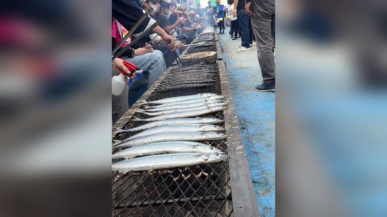 東京「目黑秋刀魚祭」登場　魚獲短缺冷凍庫存應急