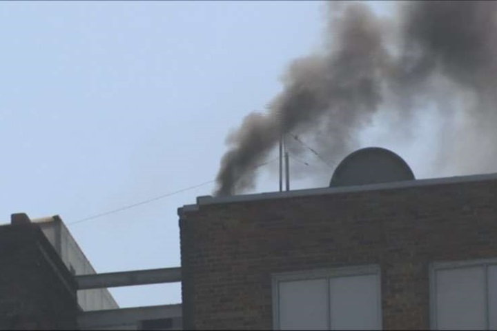 火災？美限期關門 俄領事館內狂燒文件