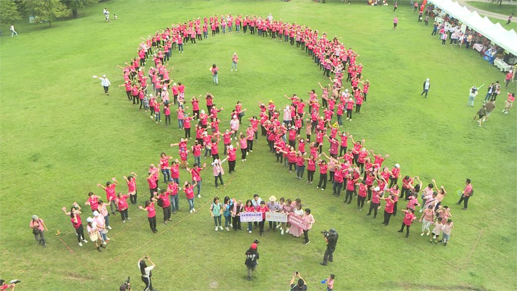 雙粉紅絲帶活動起跑　乳癌病友宣導乳癌早篩早治療