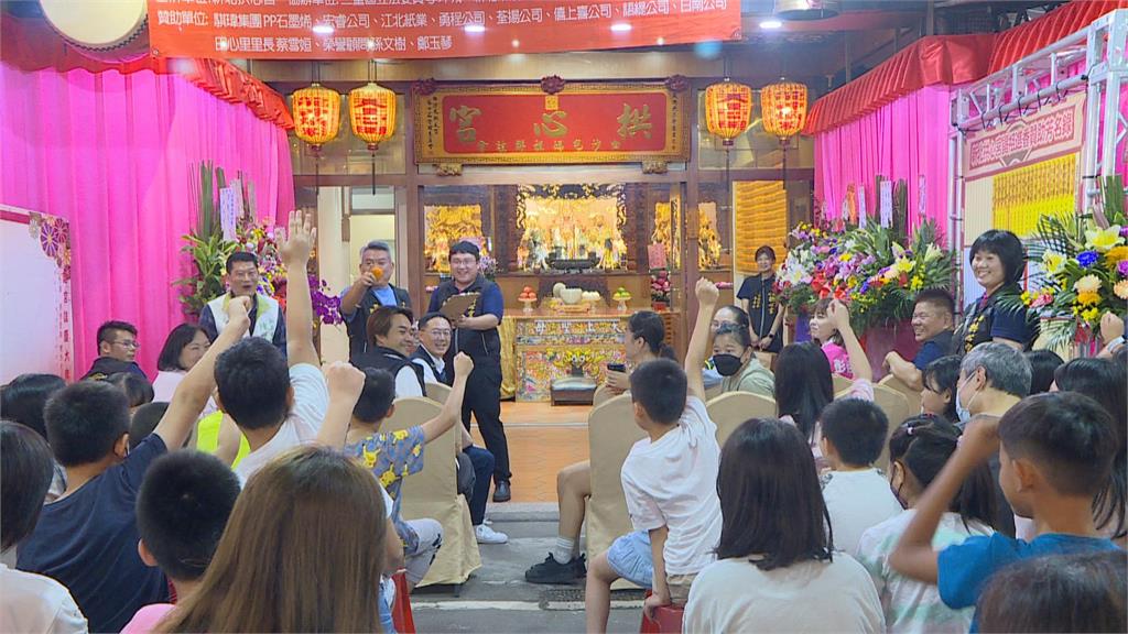 新北拱心宮關心教育　祭獎助學金給三重優秀學子