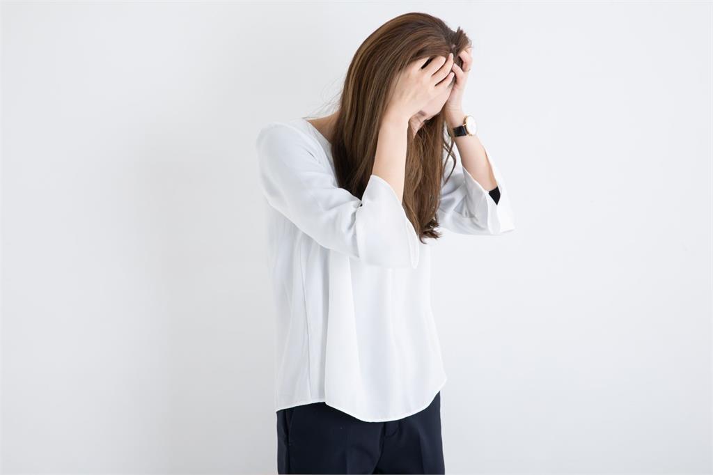 姊被母偷刻印章逼拋棄繼承財產全給弟　斷孝親費竟遭毒罵：不如養狗