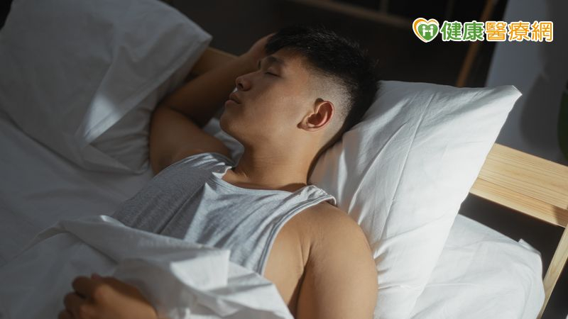 專家解析「睡衣選擇」為何影響睡眠品質 溫度也與男性生殖健康有關
