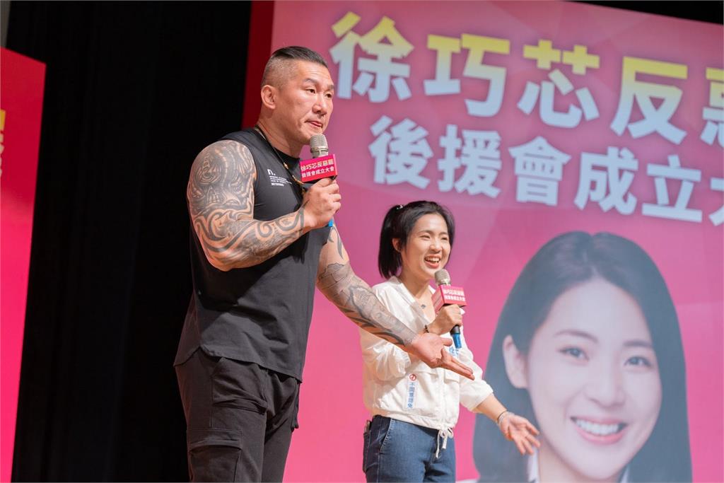 館長反罷免活動公開批評「漢光演習」！他當眾喊：台灣不能沒有徐巧芯