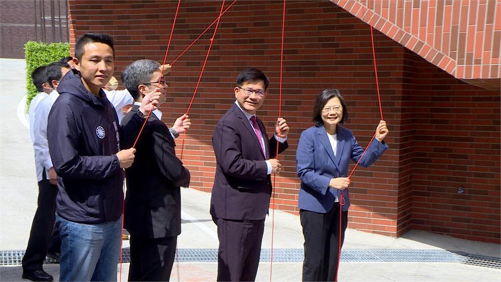 淡水馬偕紀念大樓落成　蔡總統肯定赴烏義診貢獻