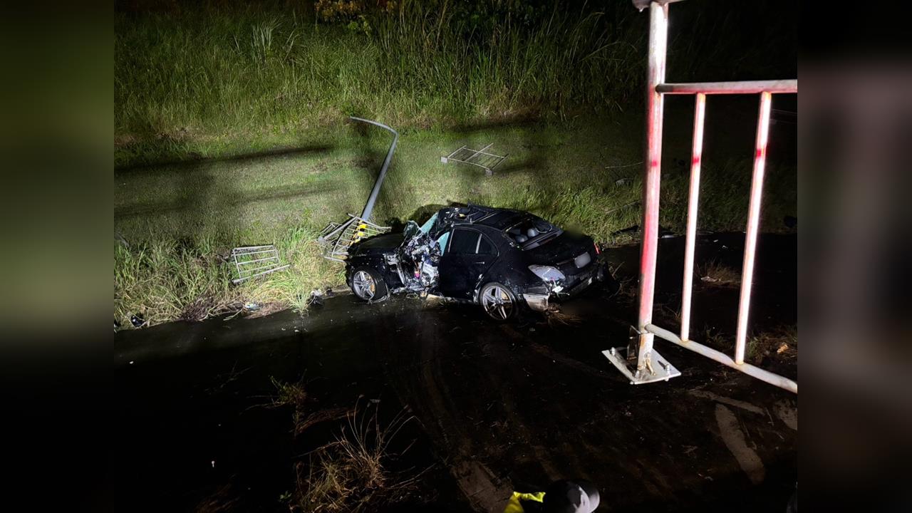 快新聞／下雨天注意！樹林29歲男「連人帶車」滑落河堤　傷勢嚴重急救中
