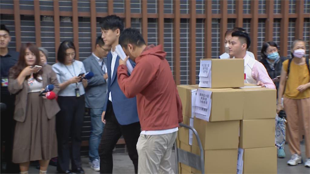 快新聞/罷沛失敗!差法定門檻3千份 領銜人李孝亮疑落淚畫面曝光
