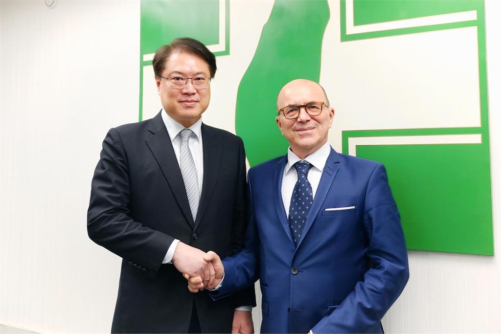 快新聞／台灣站在反共最前線　林右昌接見法前參議員喊：民主國家勇敢採取行動