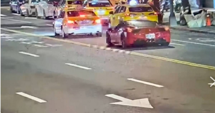 法拉利違停意外揪出酒駕！　警再逮他無照駕駛慘了