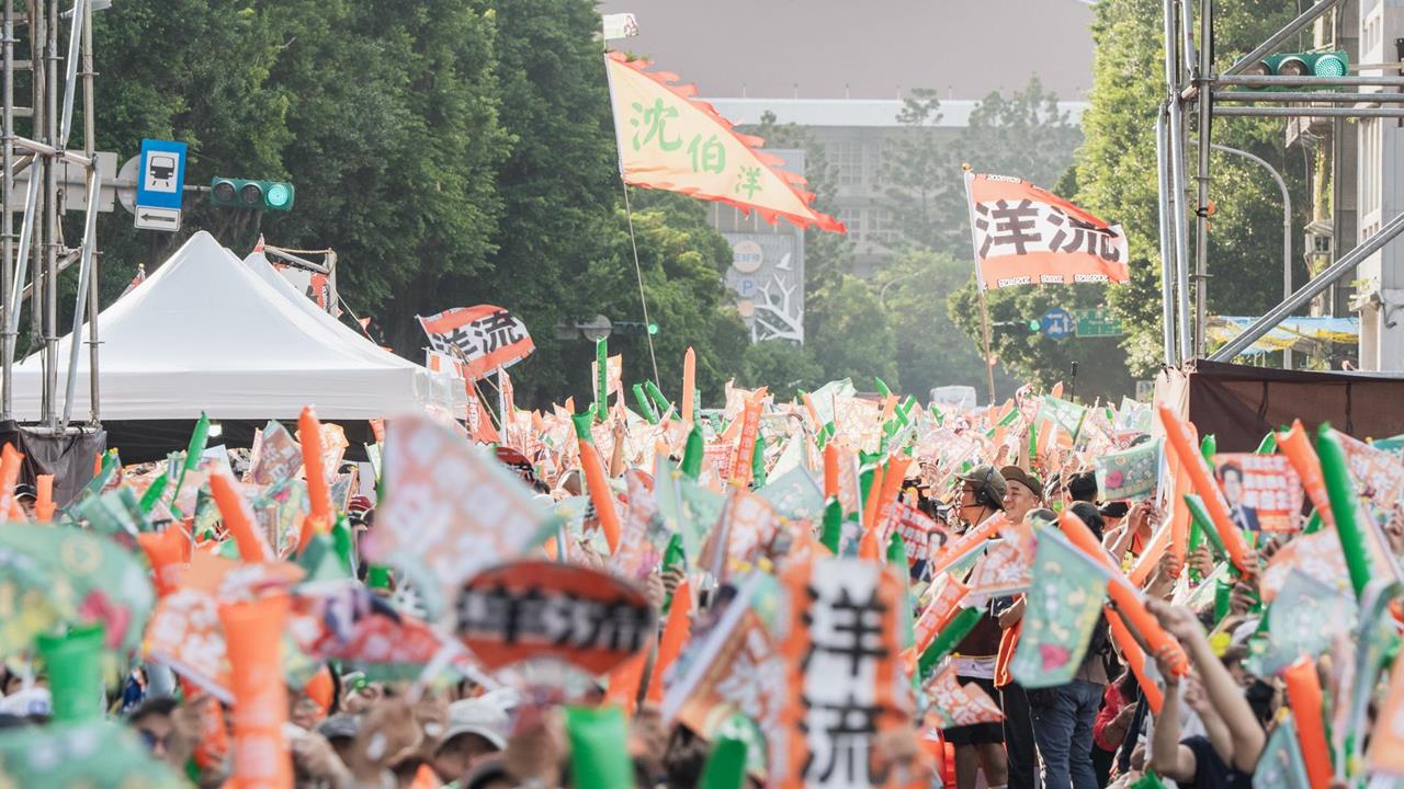 國民黨真的慘了！親藍名嘴忘關麥私聊全播出：「這2地」已經掛了