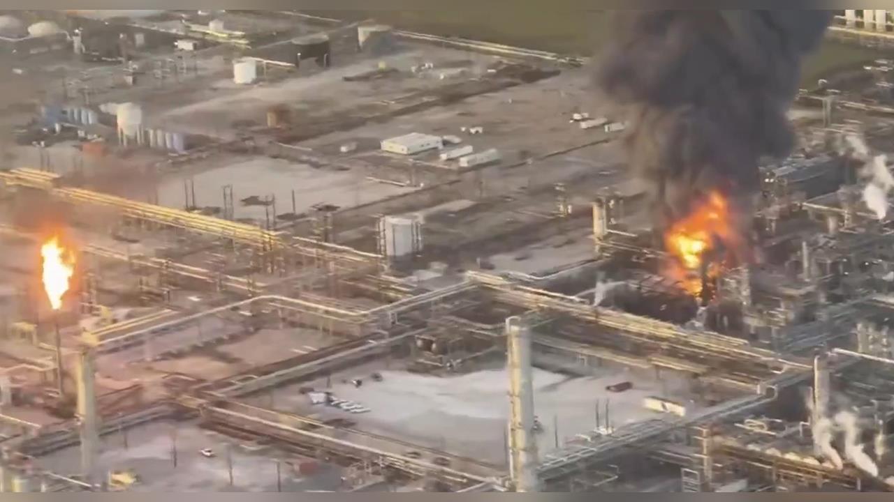快新聞／美國德州煉油廠爆炸！濃煙火舌狂竄天　當地通知居民「就地避難」