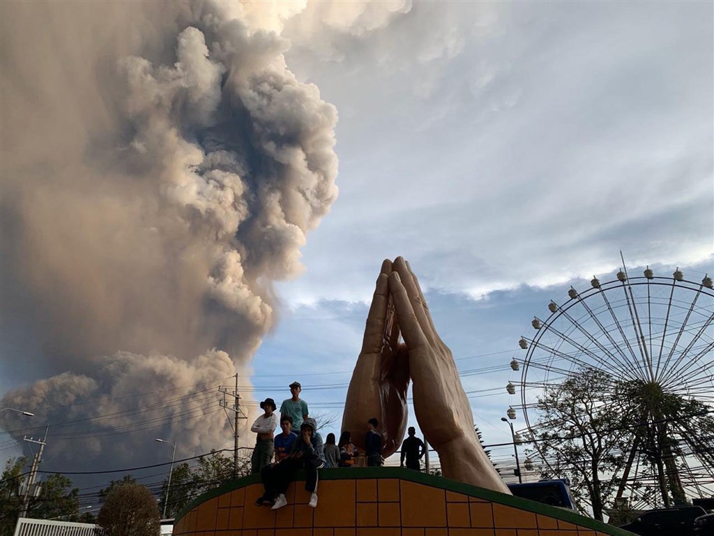 菲律賓塔爾火山瀕臨爆發 馬尼拉機場暫時關閉